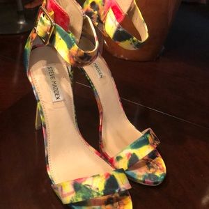 Steve Madden floral heel